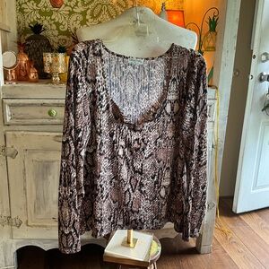 Full circle trends size 2X long sleeve blouse
